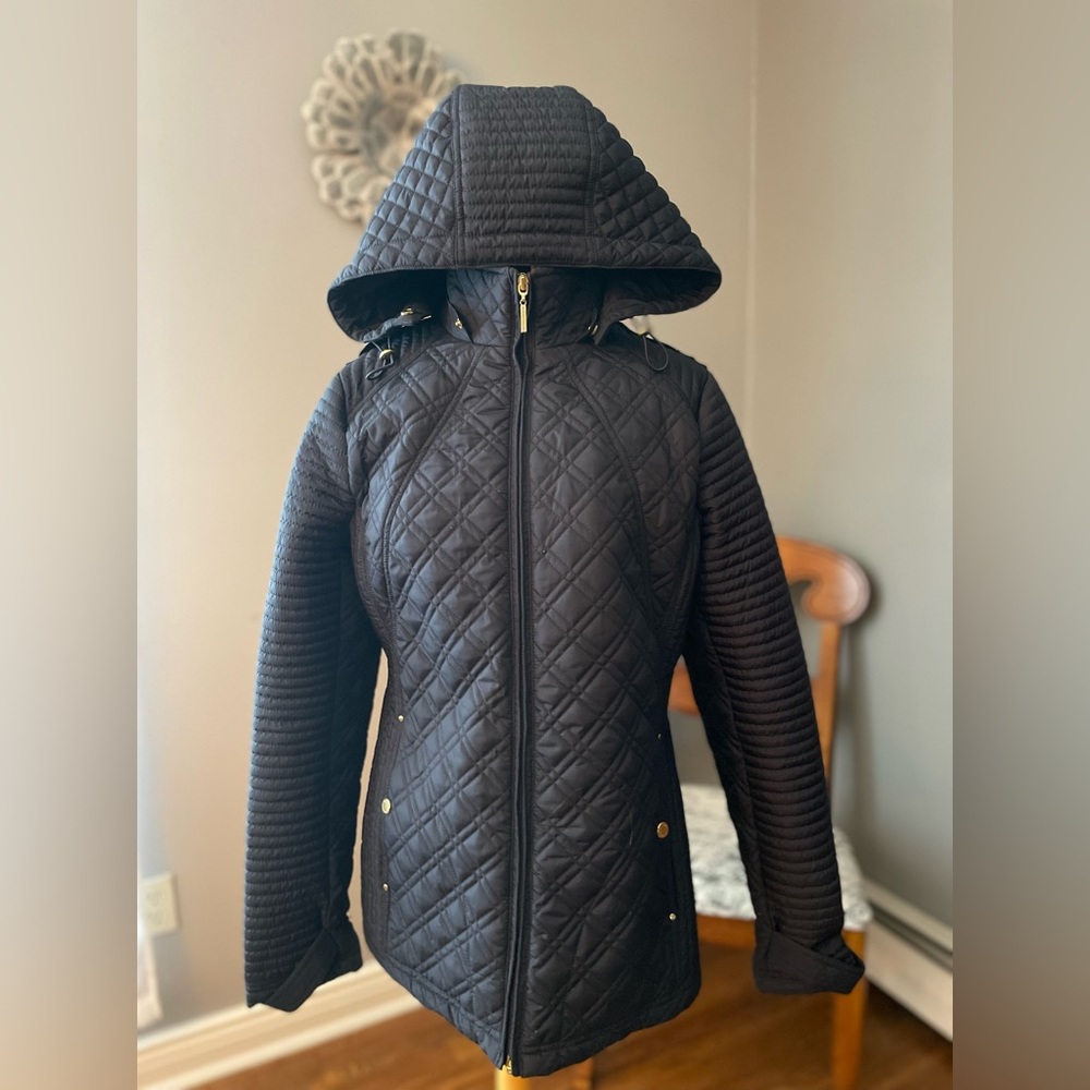 Navy blue weatherproof brand size Medium coat. Removable hood. Like New!